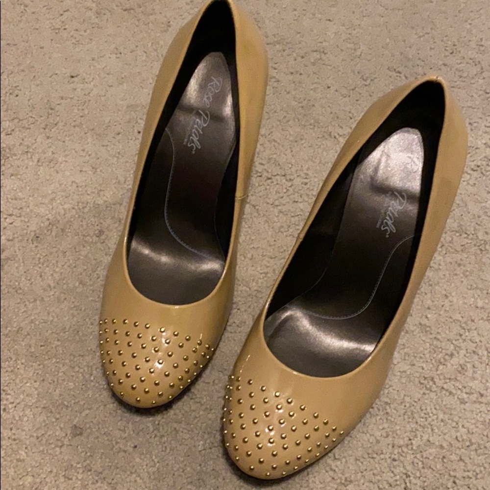 Tan Heels - Picture 5 of 10